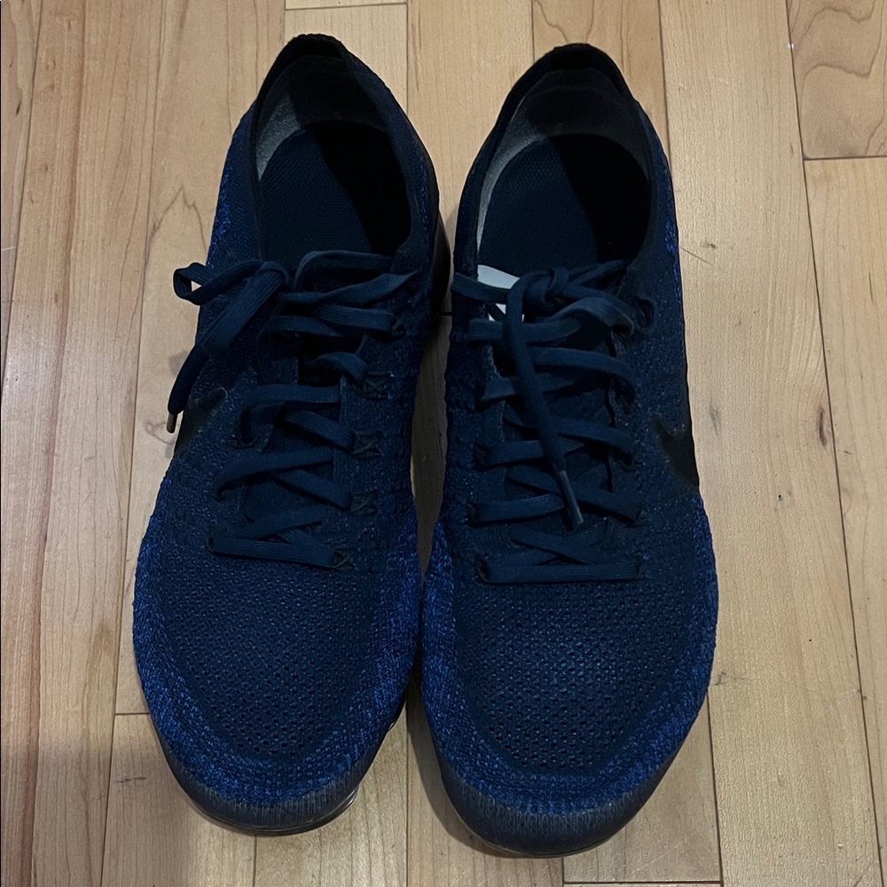 Pre-owned Men's Size 10.5 Navy NiKe Air VaporMax Sneakers.